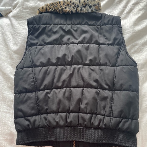 Black vest with a print collar - Picture 2 of 4